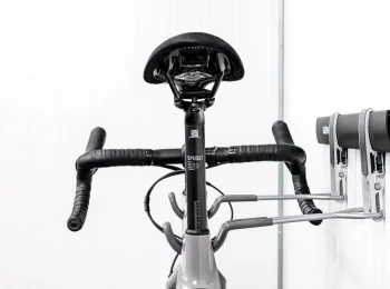 Bočný pohľad na závesný systém na bicykel GARDEON