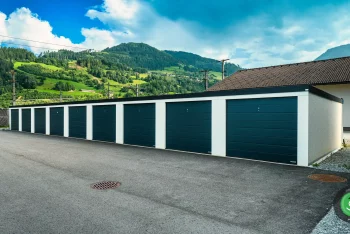 GARDEON radová stavba s bielou akrylátovou omietkou