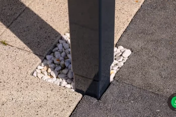 Detail postranného stĺpu pergoly