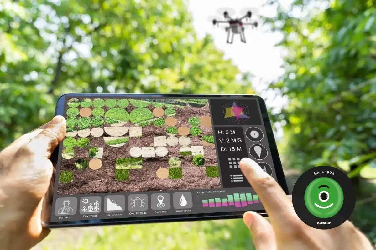 Agrikultúrna aplikácia na tablete, v pozadí dron.