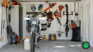 interi&eacute;r z&aacute;hradn&eacute;ho domčeka