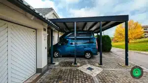 bočný pohľad priestranného prístrešku