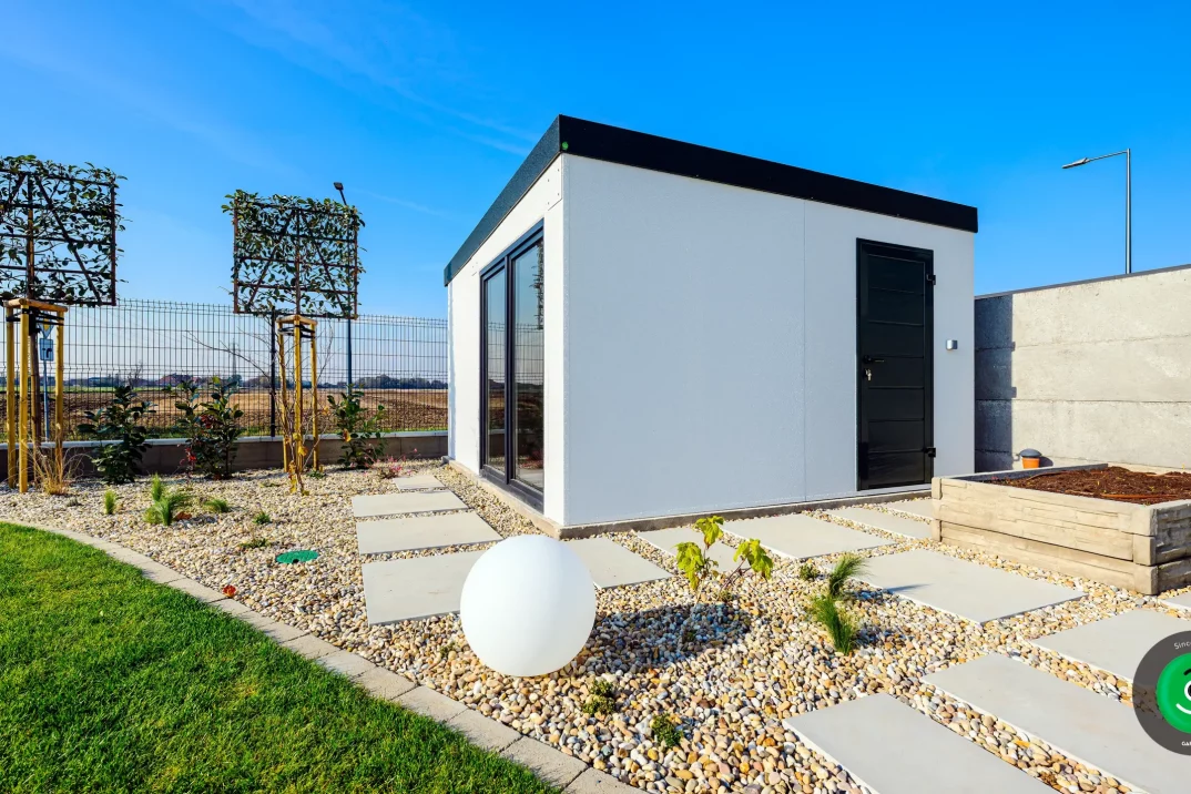 bočné dvere záhradného domčeka