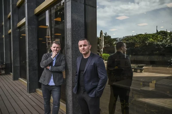 Forbes: Z garážového startupu až po medzinárodnú firmu – bratia Cholevovci menia nedostatok remeselníkov na svoju výhodu