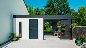 Domček na z&aacute;hrade s pultovou strechou a pr&iacute;stre&scaron;kom