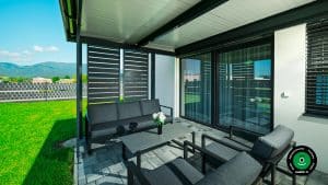 Pergola na terase s príjemným posedením