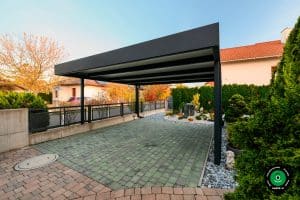 Priestrann&yacute; pr&iacute;stre&scaron;kok s kr&aacute;snou okolitou z&aacute;hradou