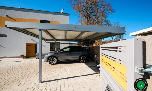 Elegantný prístrešok pre dve vozidlá s minimalistickým dizajnom