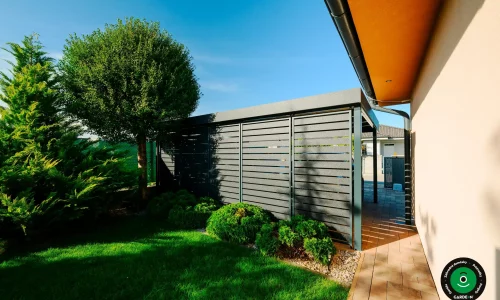 Priestranný prístrešok s lamelovým obkladom