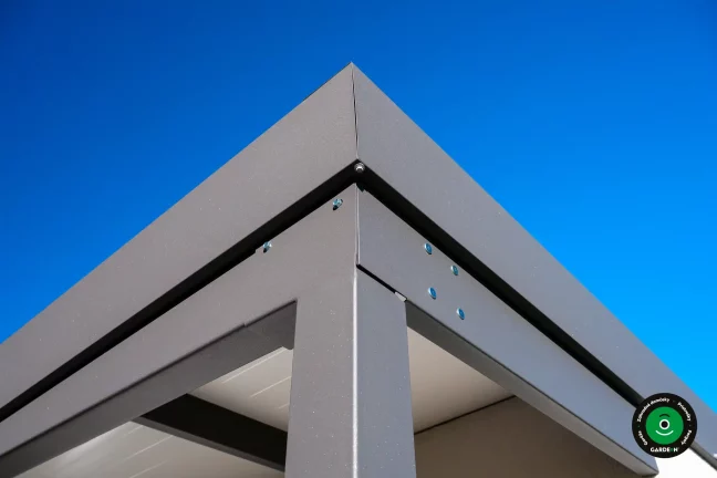 Atika záhradného domčeka so sedlovou strechou