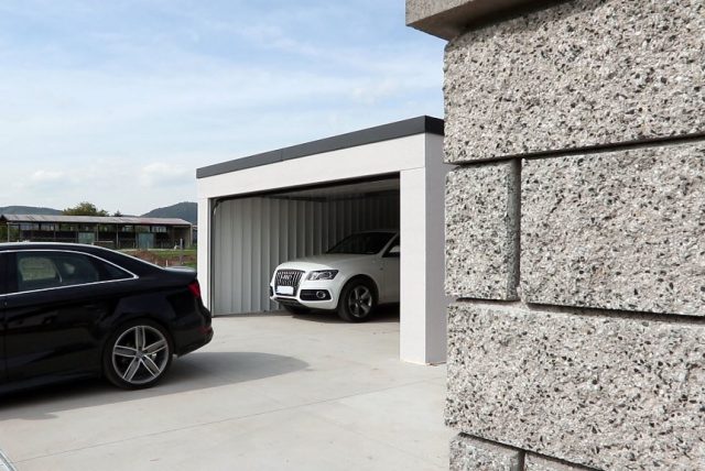 Moderná garáž pre dve autá