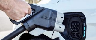Elektromobily budeme nabíjať len 5-10 minút a za 6 eur Nabíjačka na elektromobil